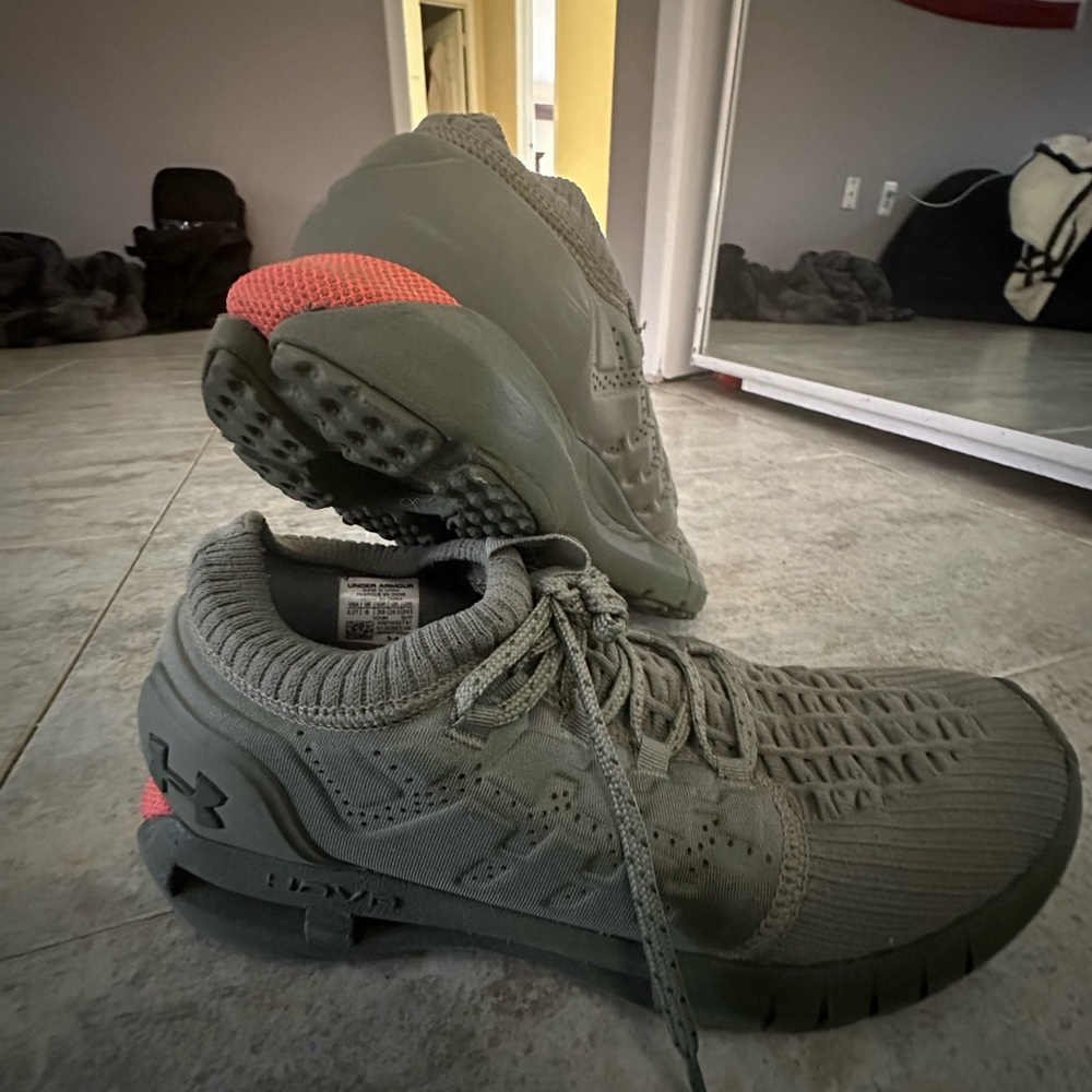 Under Armour training shoes. Youth size 6.5, Great condition.
